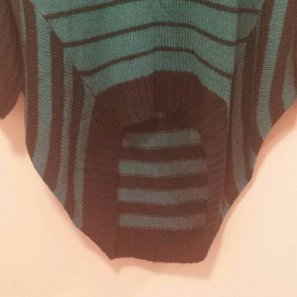 Green & Black Striped Batwing Sleeved Sweater - Picture 4 of 6